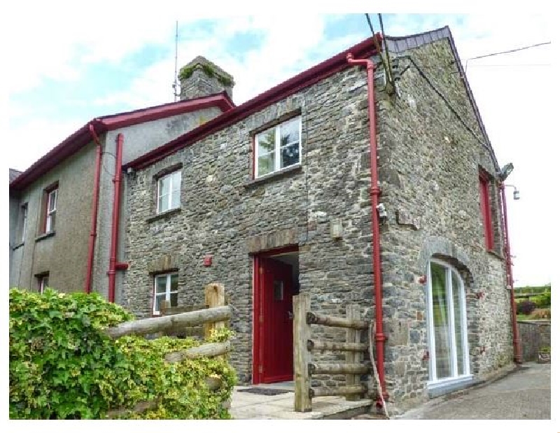 Crud-y-Barcud a holiday cottage rental for 4 in Pumsaint, 