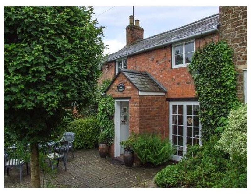 Orchard Cottage a holiday cottage rental for 4 in Hook Norton, 