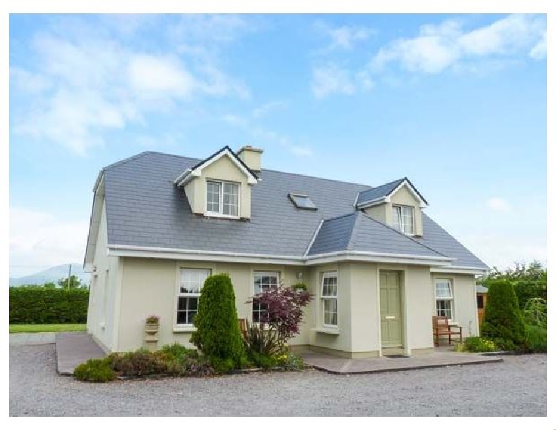 Reeks Cottage a holiday cottage rental for 9 in Killorglin, 