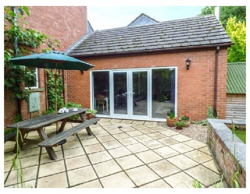 Lansdowne Lodge a holiday cottage rental for 4 in Market Rasen, 