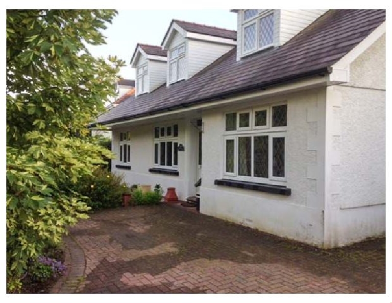 Holywell a holiday cottage rental for 12 in Llandybie, 