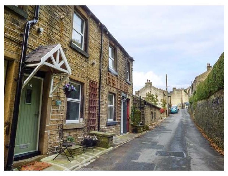 Coombes Hill Cottage a holiday cottage rental for 4 in Holmfirth, 