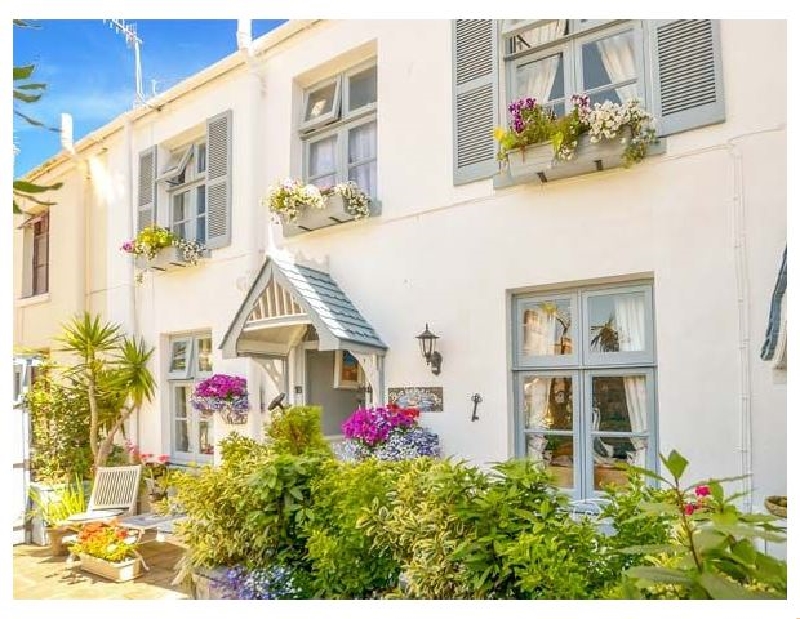 Blue Harbour Cottage a holiday cottage rental for 3 in Torquay, 