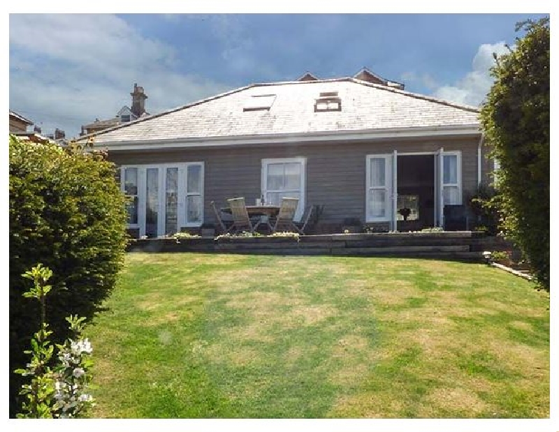 Carlton Cottage a holiday cottage rental for 7 in Cowes, 