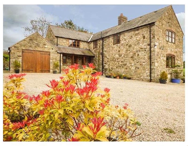 Coed Y Gaer a holiday cottage rental for 7 in Llansilin, 