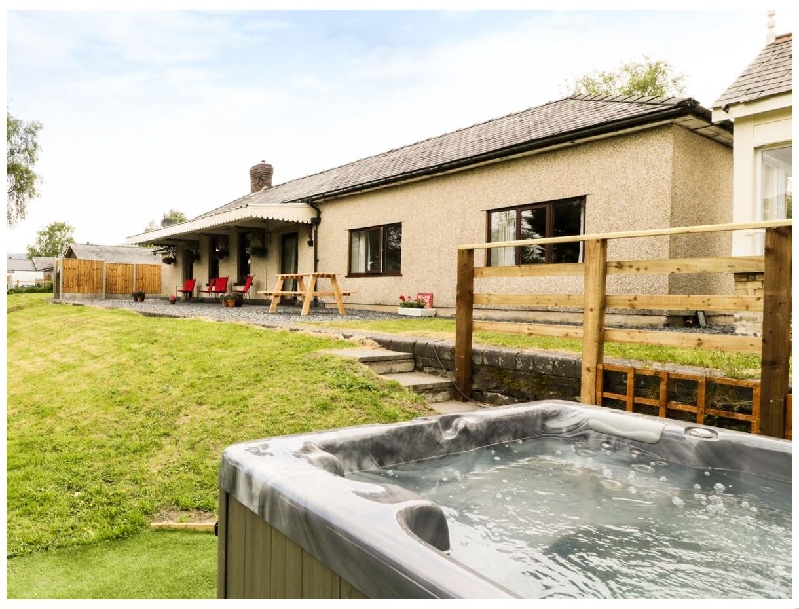 Hen Stesion a holiday cottage rental for 6 in Frongoch, 