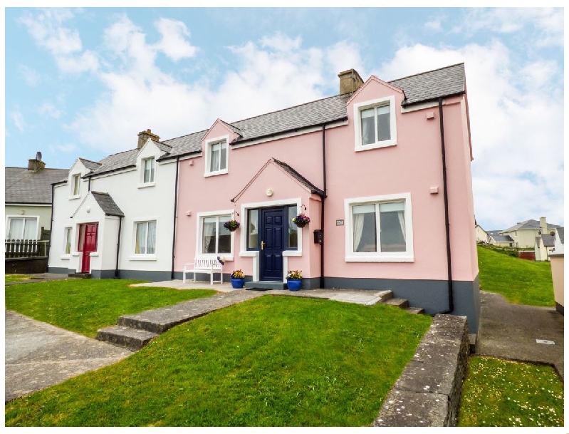 Molly's Cottage a holiday cottage rental for 8 in Lahinch, 