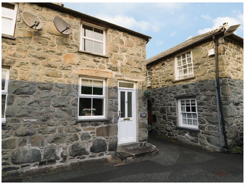Cae Tanws Bach a holiday cottage rental for 3 in Dolgellau, 