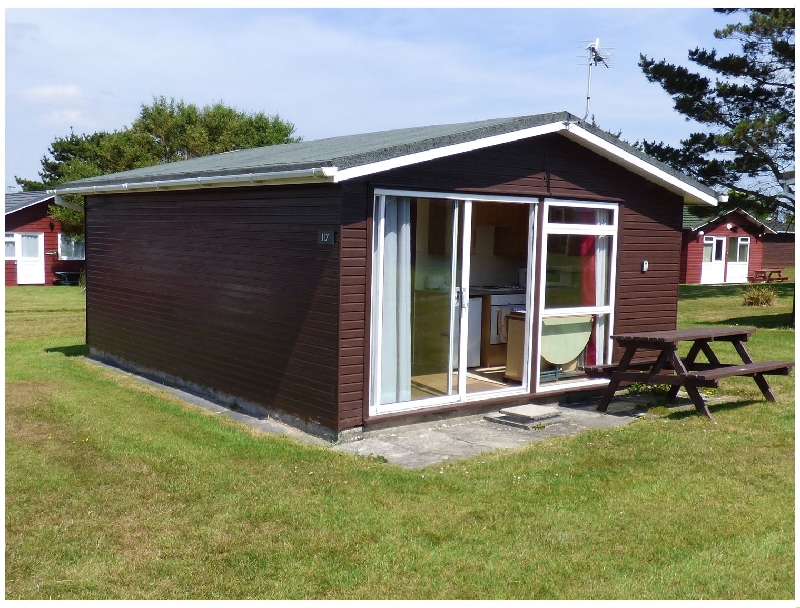 Chalet 117 a holiday cottage rental for 4 in St Merryn, 