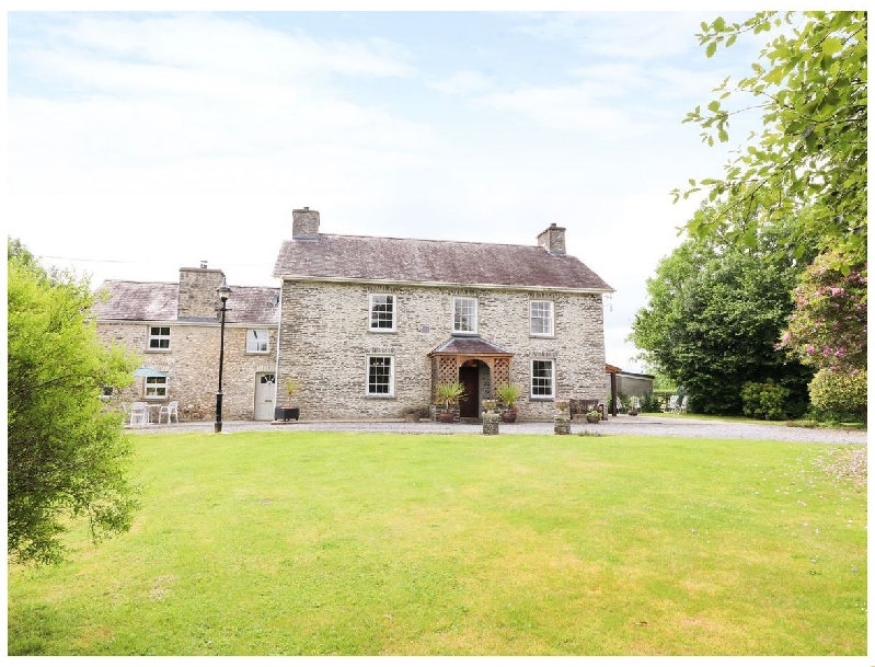 Dolau Farmhouse a holiday cottage rental for 14 in Lampeter, 