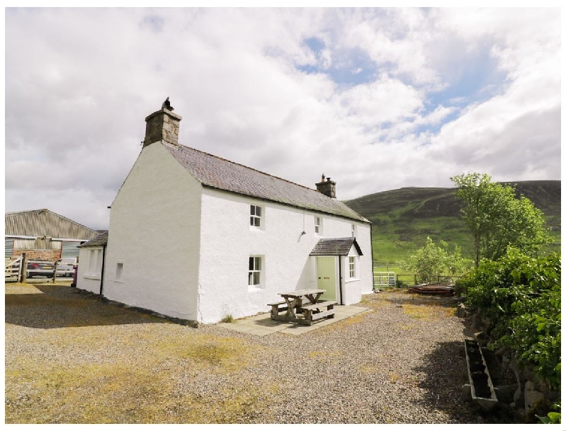 Presnerb Farmhouse a holiday cottage rental for 6 in Alyth, 