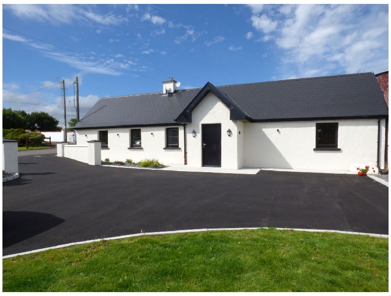 Laharn Cottage a holiday cottage rental for 4 in Killorglin, 