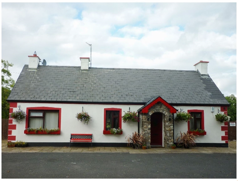 Cookies Cottage a holiday cottage rental for 7 in Ballyshannon, 