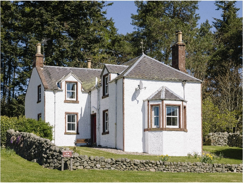 Rottal Farmhouse a holiday cottage rental for 8 in Kirriemuir, 