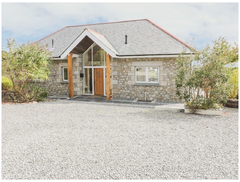 Lower Mellan Barn a holiday cottage rental for 10 in Coverack, 