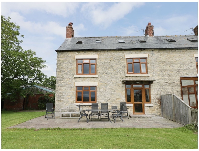 Willow Farmhouse a holiday cottage rental for 8 in Thornton Dale, 