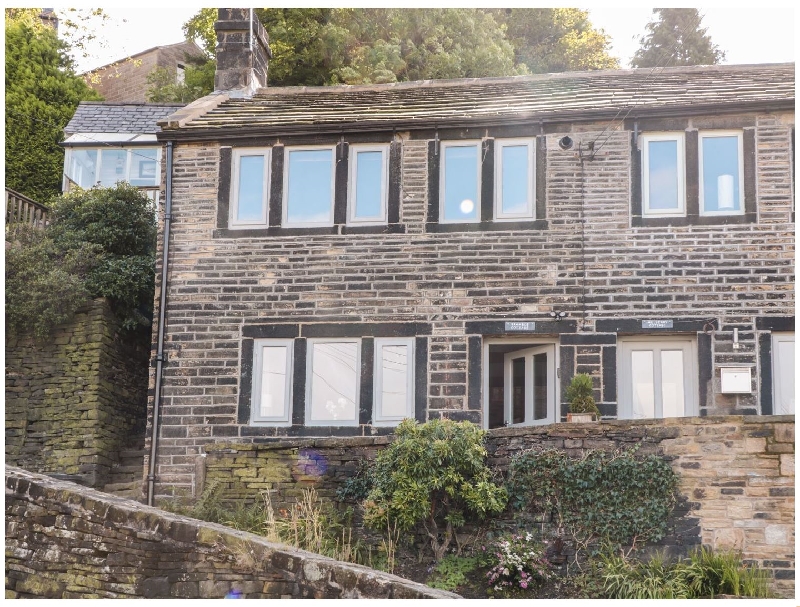 Bramble Cottage a holiday cottage rental for 2 in Holmfirth, 