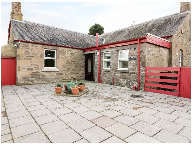 Meadowside Farm a holiday cottage rental for 8 in Coupar Angus, 