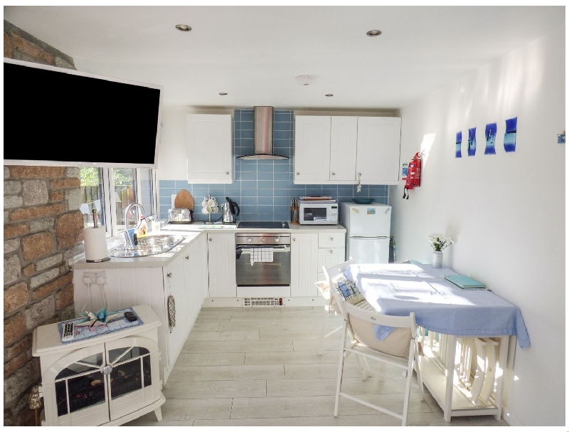 Starfish Rest a holiday cottage rental for 4 in St Ives, 