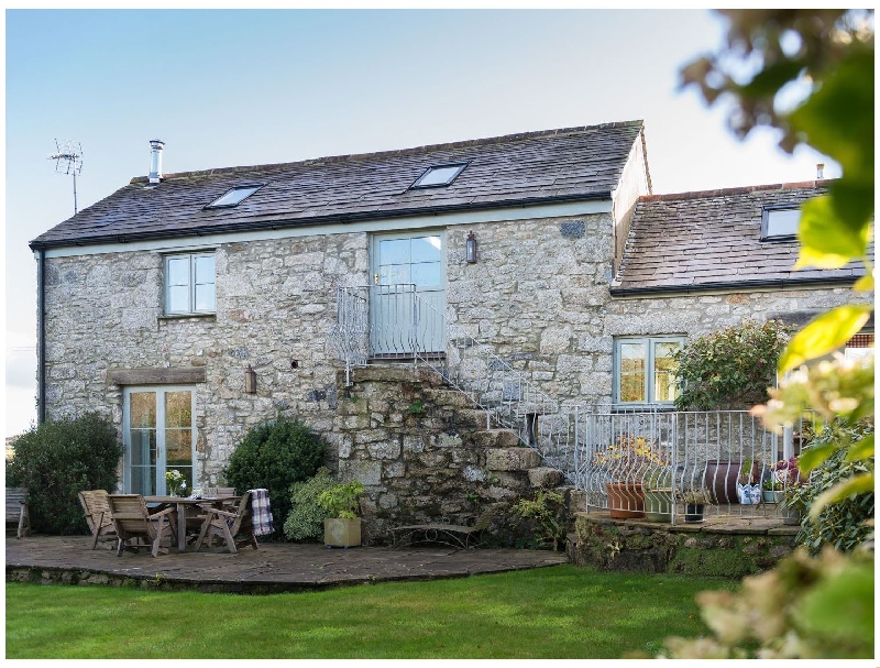The Barn at Little Resugga a holiday cottage rental for 4 in St. Austell, 