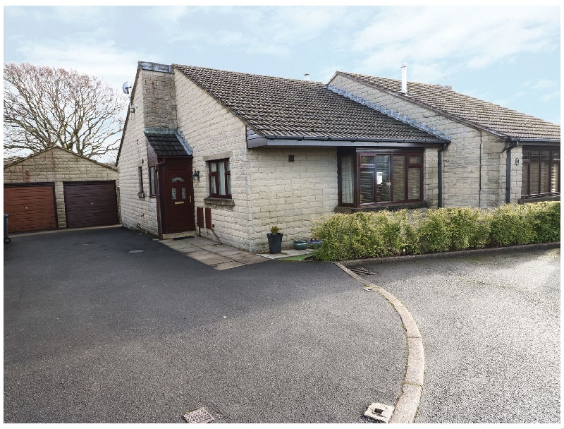 14 Silverlands Close a holiday cottage rental for 4 in Buxton, 