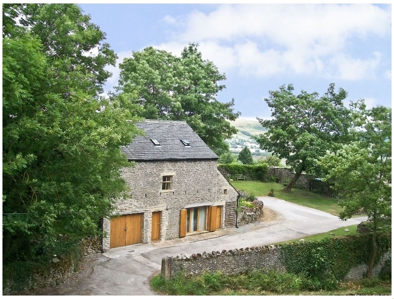 The Barn at Smalldale Hall a holiday cottage rental for 8 in Bradwell, 