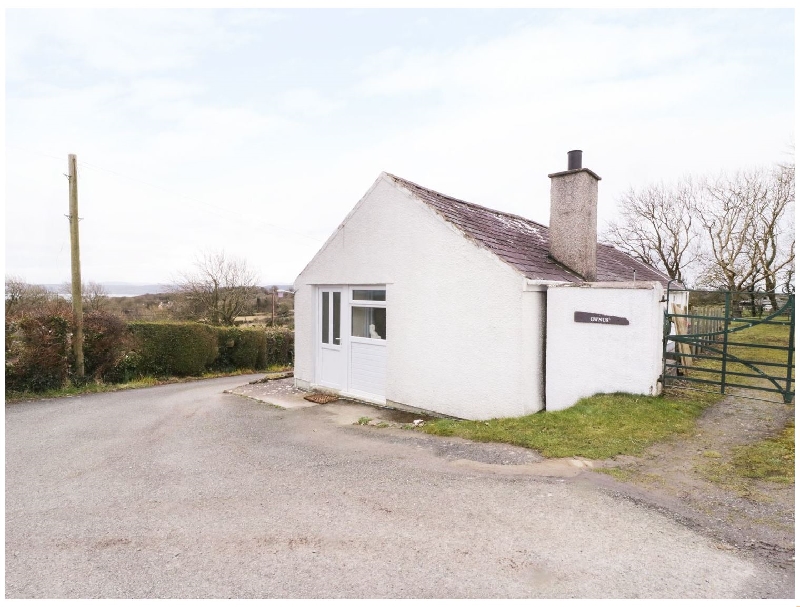 Gwnus Bungalow a holiday cottage rental for 4 in Brynteg, 