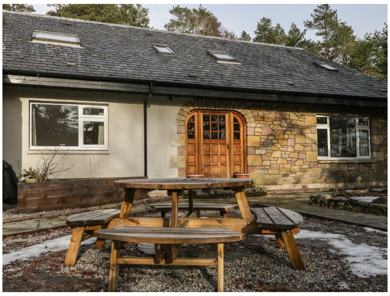 Tigh Na Drochit a holiday cottage rental for 10 in Garve, 