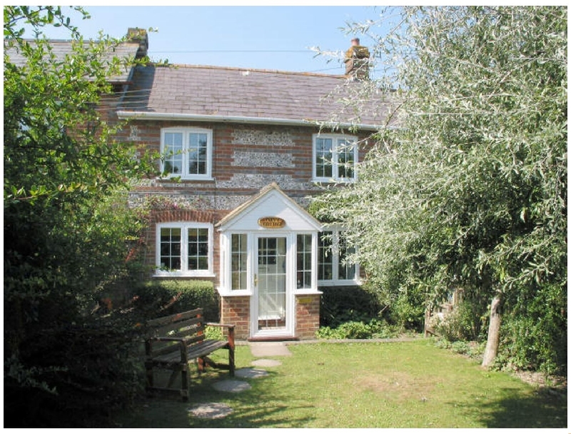 Poppy Cottage a holiday cottage rental for 4 in Charlton Marshall, 