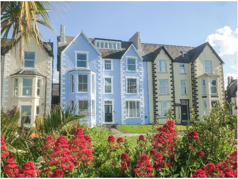 Sea View Apartment a holiday cottage rental for 6 in Llanfairfechan, 