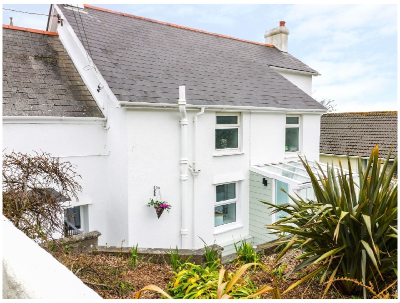 The Hideaway a holiday cottage rental for 4 in Hayle, 