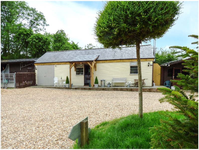 Longhouse Lodge a holiday cottage rental for 2 in Mannington, 