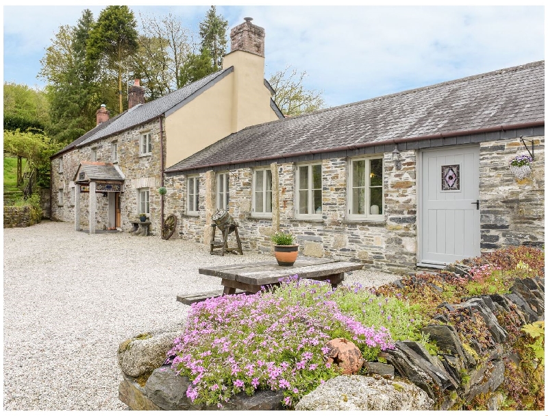 The Cottage - Coombe Farm House a holiday cottage rental for 4 in St Neot, 