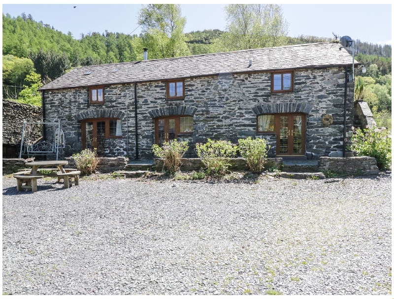 Hendre House Barn a holiday cottage rental for 6 in Abergynolwyn, 