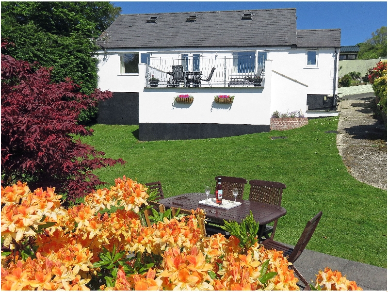 Halfpenny Cottage a holiday cottage rental for 6 in Harrowbarrow, 