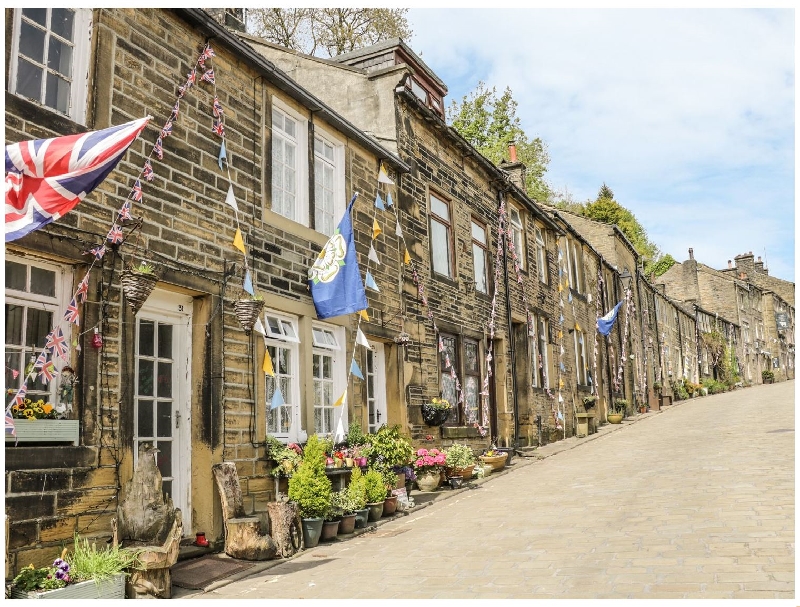 Maria Cottage a holiday cottage rental for 4 in Haworth, 