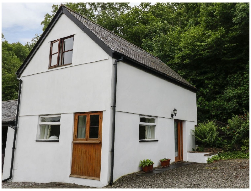 Mole Cottage a holiday cottage rental for 3 in South Molton, 
