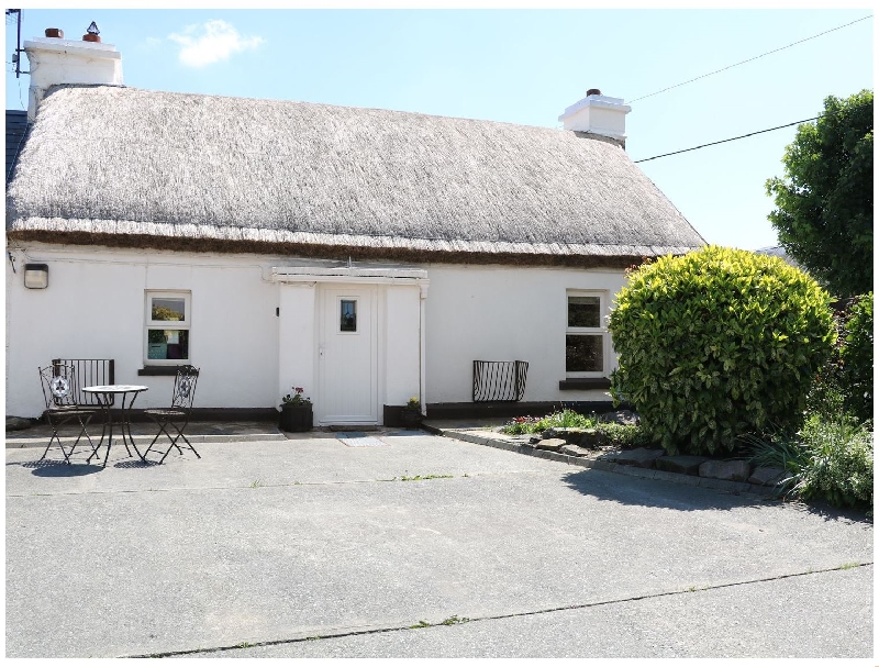 Whispering Willows - The Thatch a holiday cottage rental for 2 in Carndonagh, 