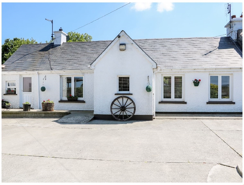 Whispering Willows - The Bungalow a holiday cottage rental for 6 in Carndonagh, 