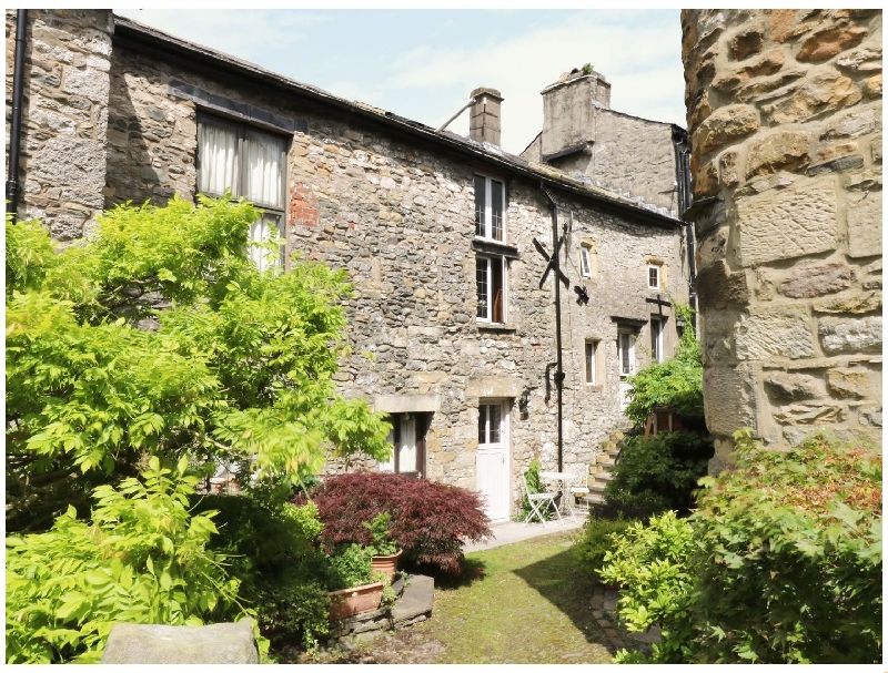 Courtyard Cottage a holiday cottage rental for 4 in Kirkby Lonsdale, 