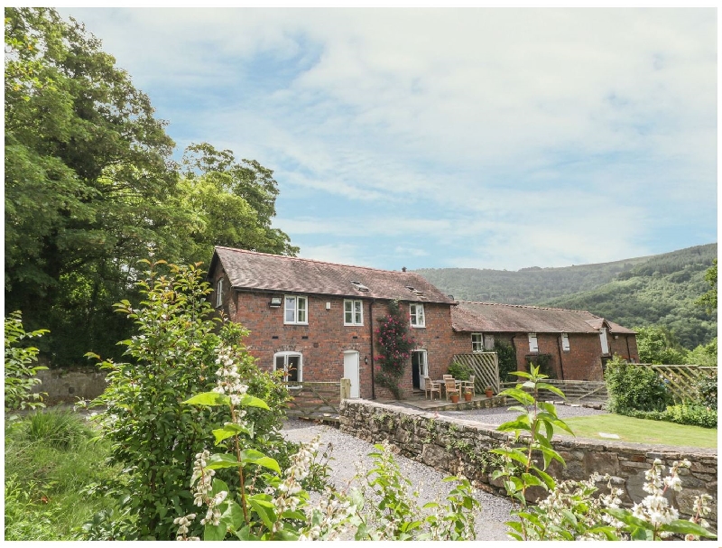 Bryn Howell Stables a holiday cottage rental for 6 in Llangollen, 