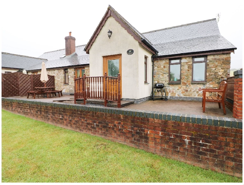 Elder Cottage a holiday cottage rental for 8 in Kidwelly, 