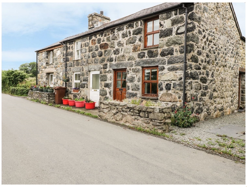 Minffordd Cottage a holiday cottage rental for 5 in Llanegryn, 