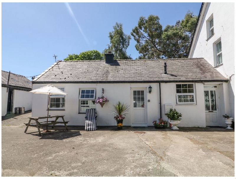 The Farm Cottage @ The Stables a holiday cottage rental for 4 in Groeslon, 