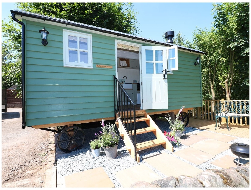 The Laburnum Retreat a holiday cottage rental for 2 in Upper Hulme, 