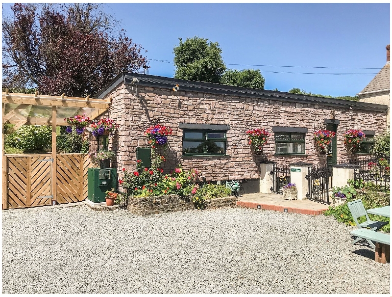 Ffynnonlwyd Cottage a holiday cottage rental for 4 in St Clears, 