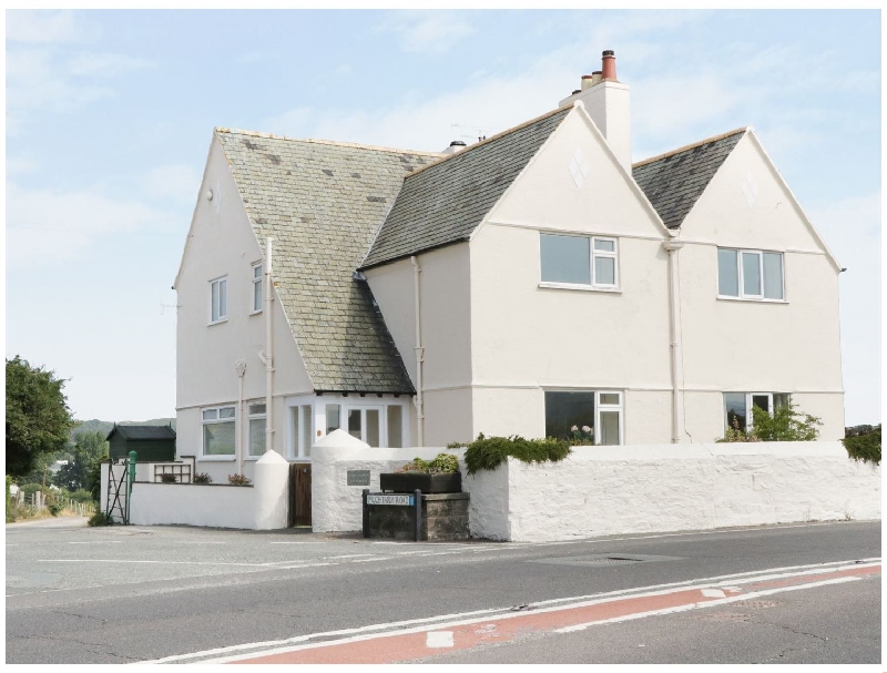 1 Tyn Y Coed Cottages a holiday cottage rental for 5 in Deganwy, 