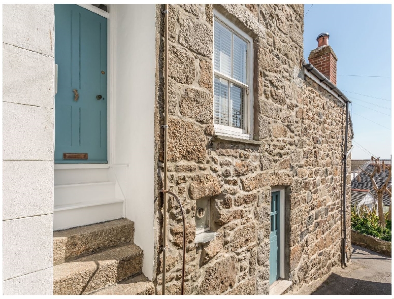 Mole Cottage a holiday cottage rental for 4 in Mousehole, 