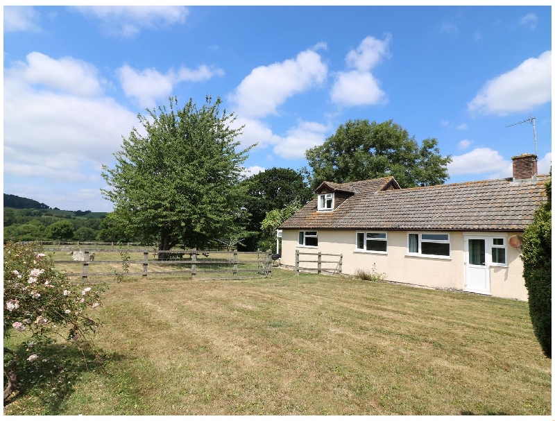 Court House Farmhouse a holiday cottage rental for 11 in Charmouth, 