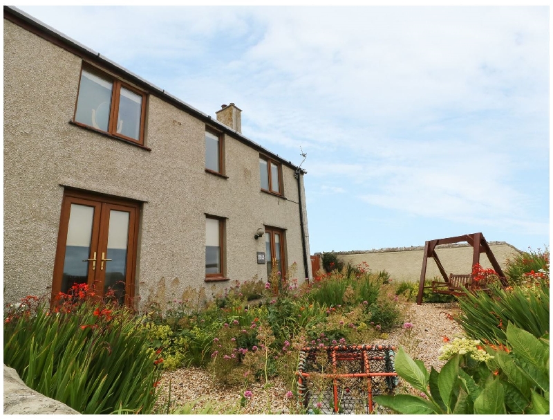 Beacon Cottage a holiday cottage rental for 8 in Cemaes Bay, 